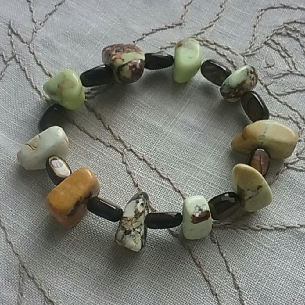 EUC- Beautiful Stone Bracelet